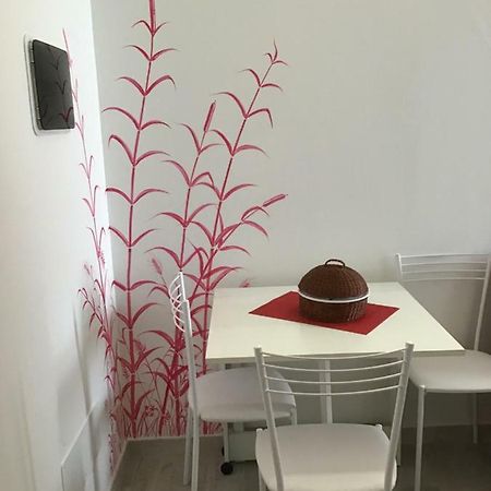 Appartamento Rubino - Lovely Little Flat 3 Minutes From Golf Club 5 Minutes From Lake Soiano Del Lago Exteriör bild